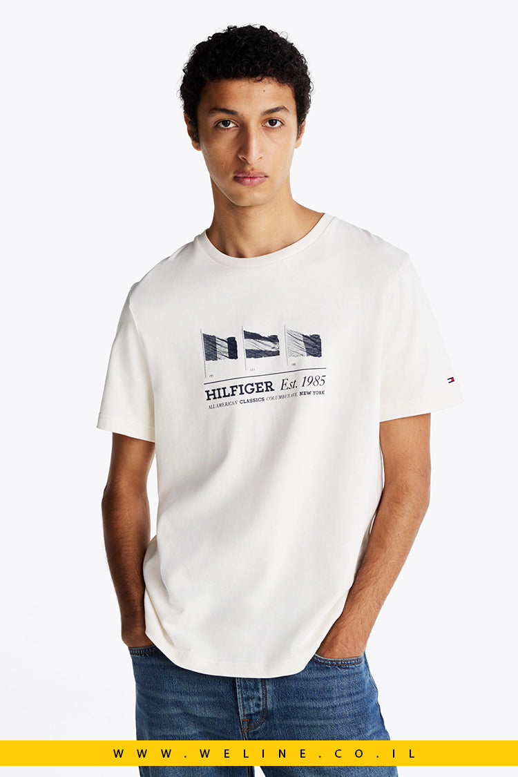 חולצת טי Embroidered Hilfiger Flags בצבע Ivory Petal