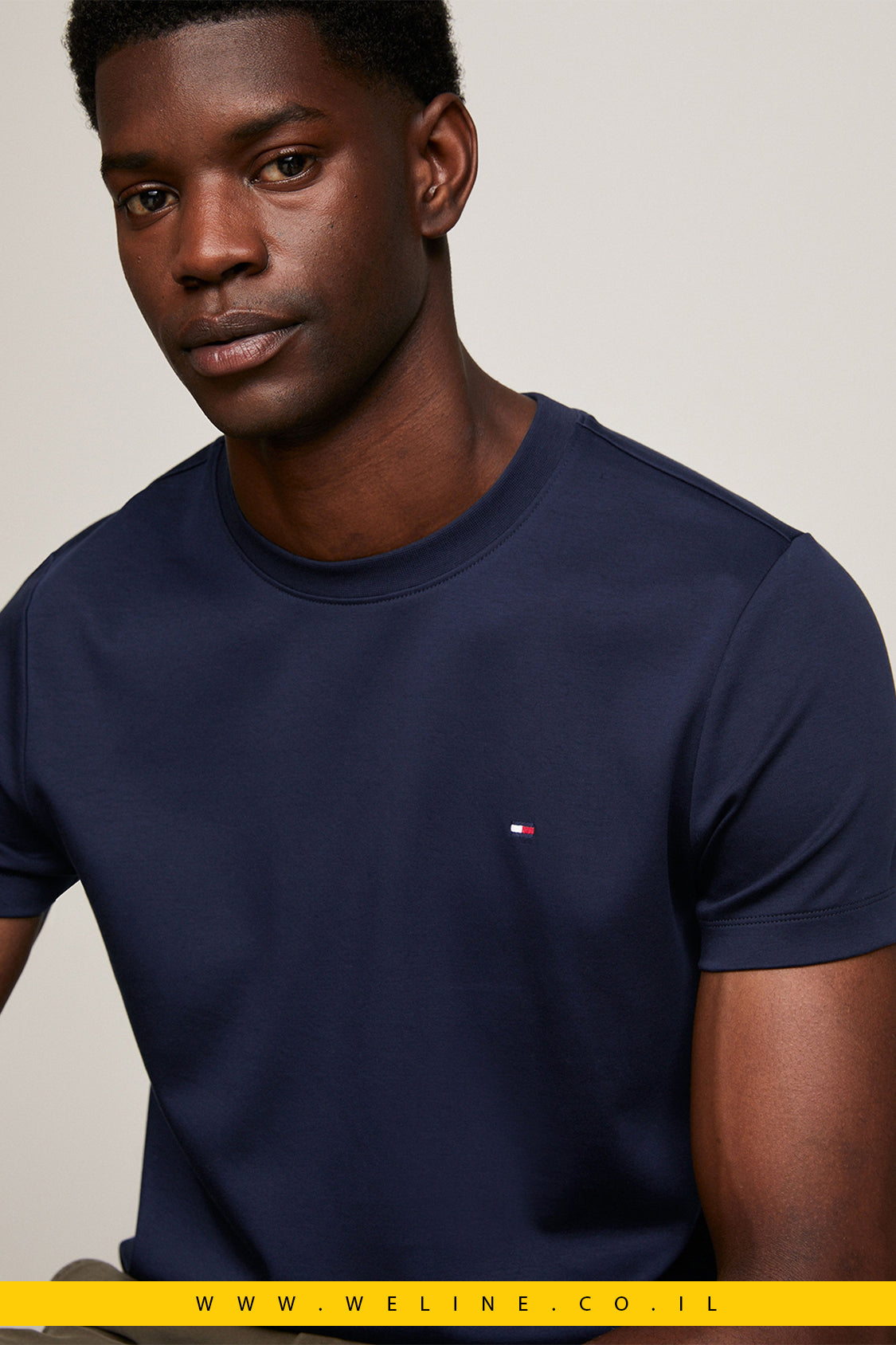 חולצת טי כחולה בגזרת Slim Fit – Tommy Hilfiger