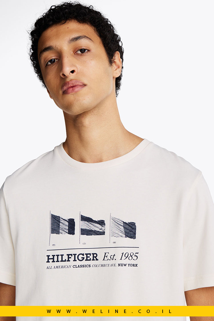 חולצת טי Embroidered Hilfiger Flags בצבע Ivory Petal