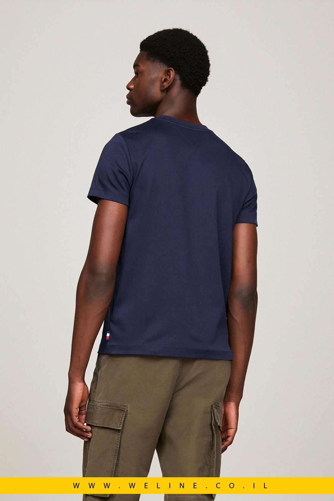 חולצת טי כחולה בגזרת Slim Fit – Tommy Hilfiger