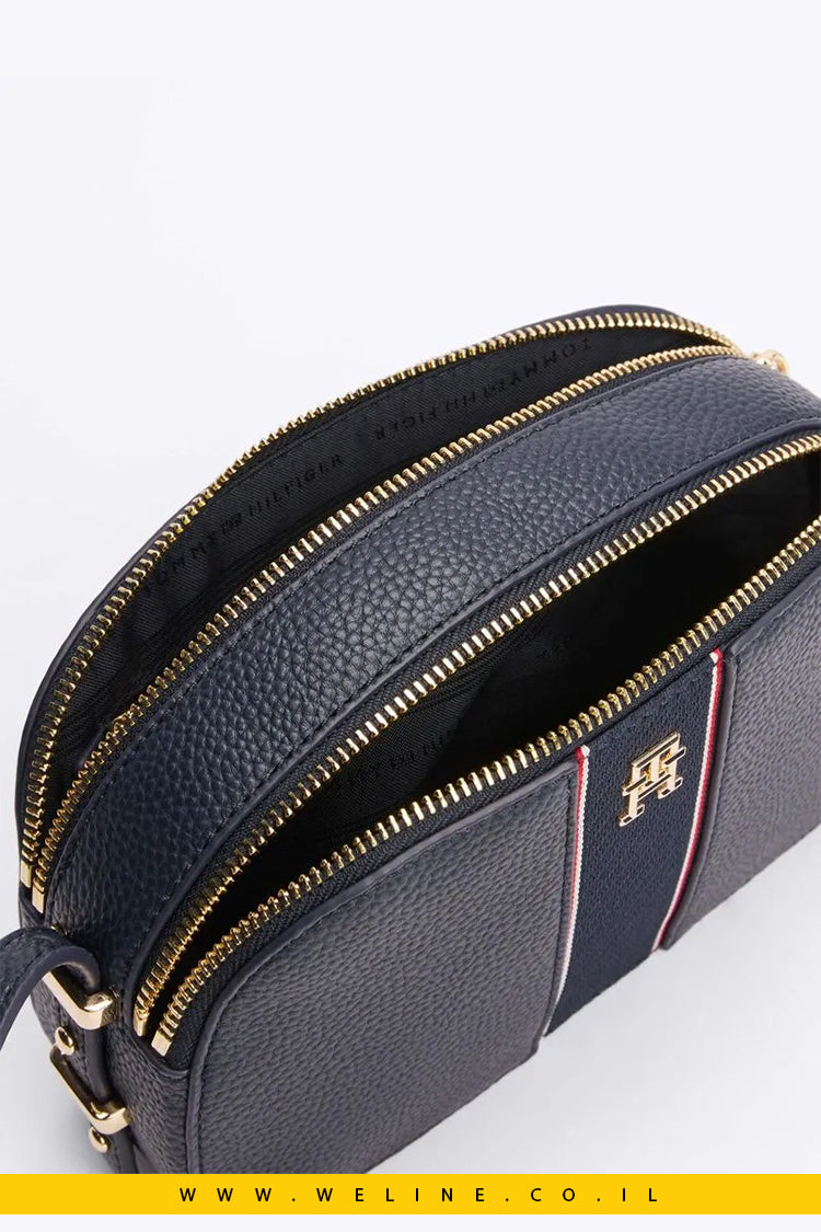 תיק קרוסבודי מרקם לנשים מבית Tommy Hilfiger