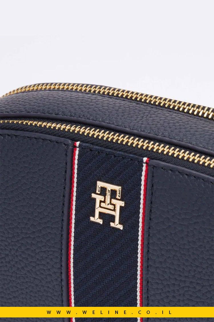 תיק קרוסבודי מרקם לנשים מבית Tommy Hilfiger