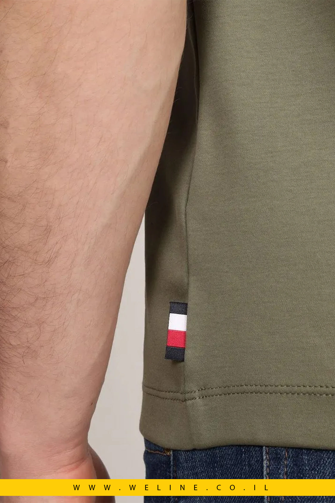 חולצת טי קלאסית לגברים Tommy Hilfiger עם לוגו רקום