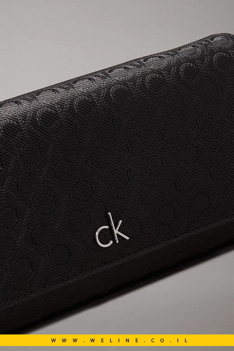 תיק ארנק קרוסבודי לנשים Calvin Klein Logo Crossbody Wallet Bag בצבע שחור