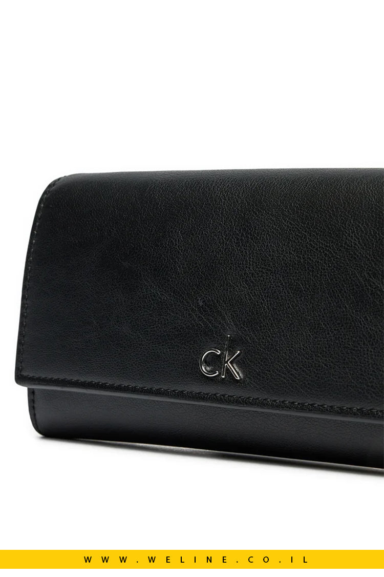 תיק קטן לנשים Calvin Klein Daily Wallet Mini Bag בצבע שחור