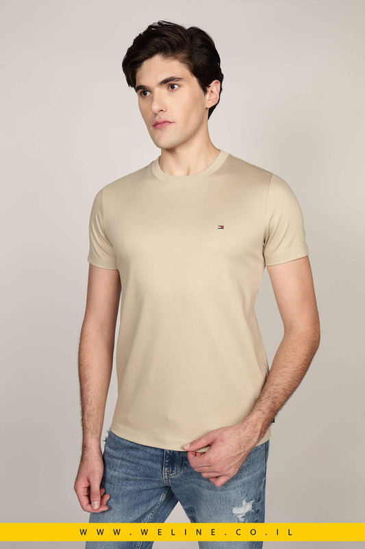 חולצת טי לגברים בגזרת Slim עם לוגו רקום | Tommy Hilfiger