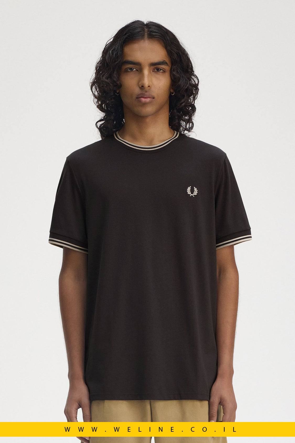 חולצת טי לגברים עם פס כפול – Fred Perry