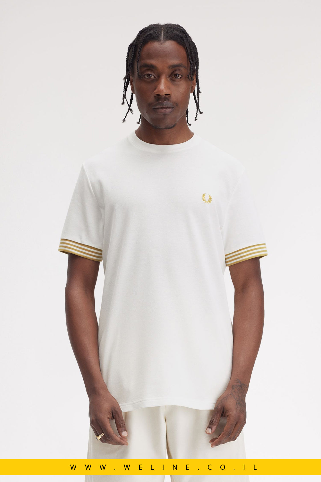 חולצת טי לנשים עם גימור פסים על השרוולים - Fred Perry