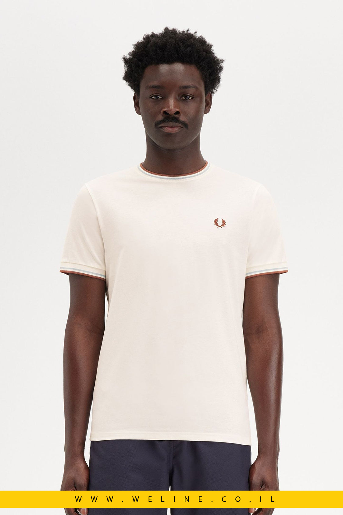 חולצת טי לגברים עם פס כפול בצווארון – Fred Perry
