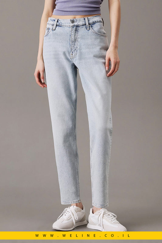 ג'ינס נשים בגזרת Mom של Calvin Klein – גזרה גבוהה ורגל צרה