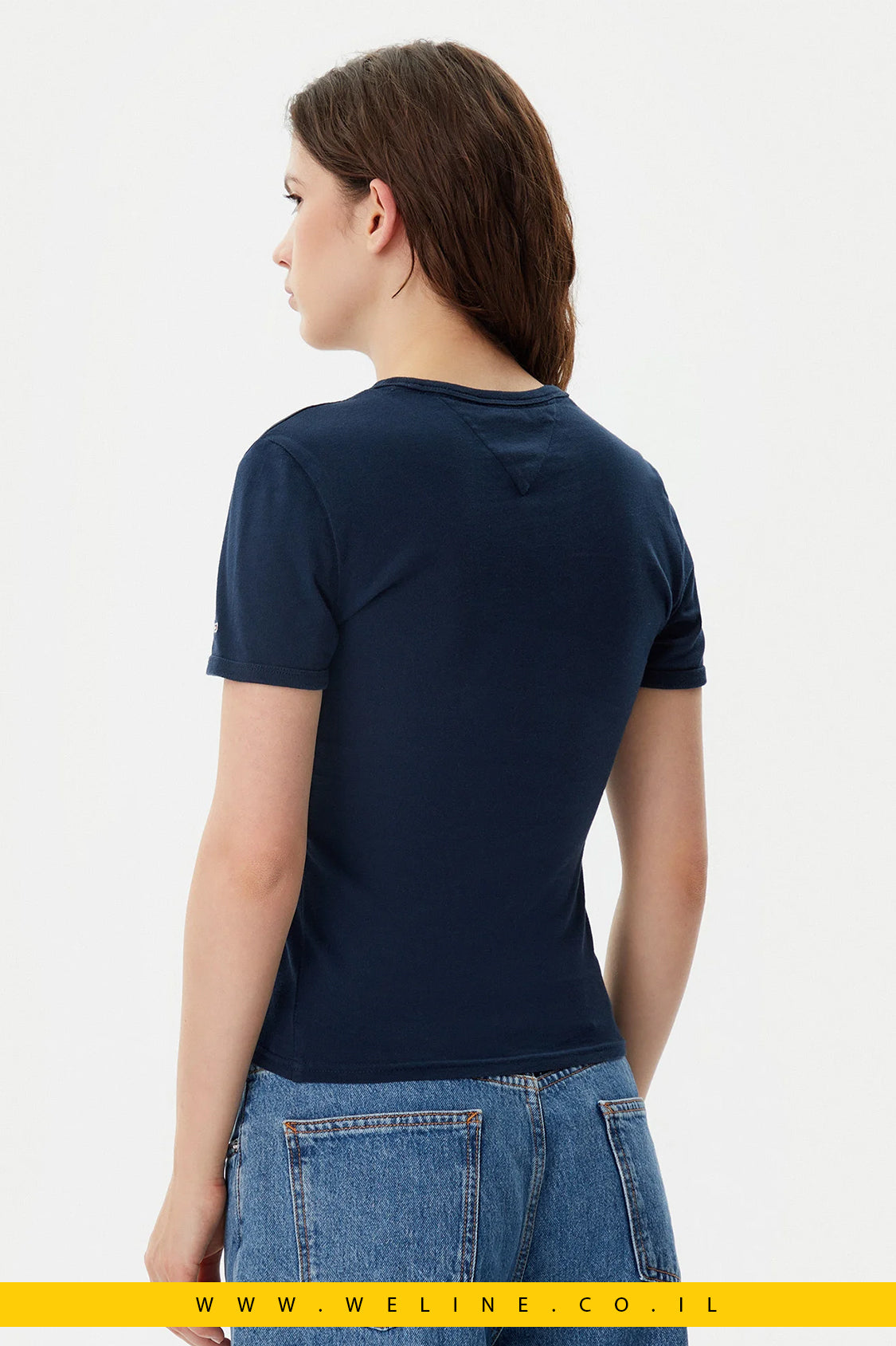חולצת טי לנשים בגזרת Slim עם הדפס NYC מבית Tommy Jeans