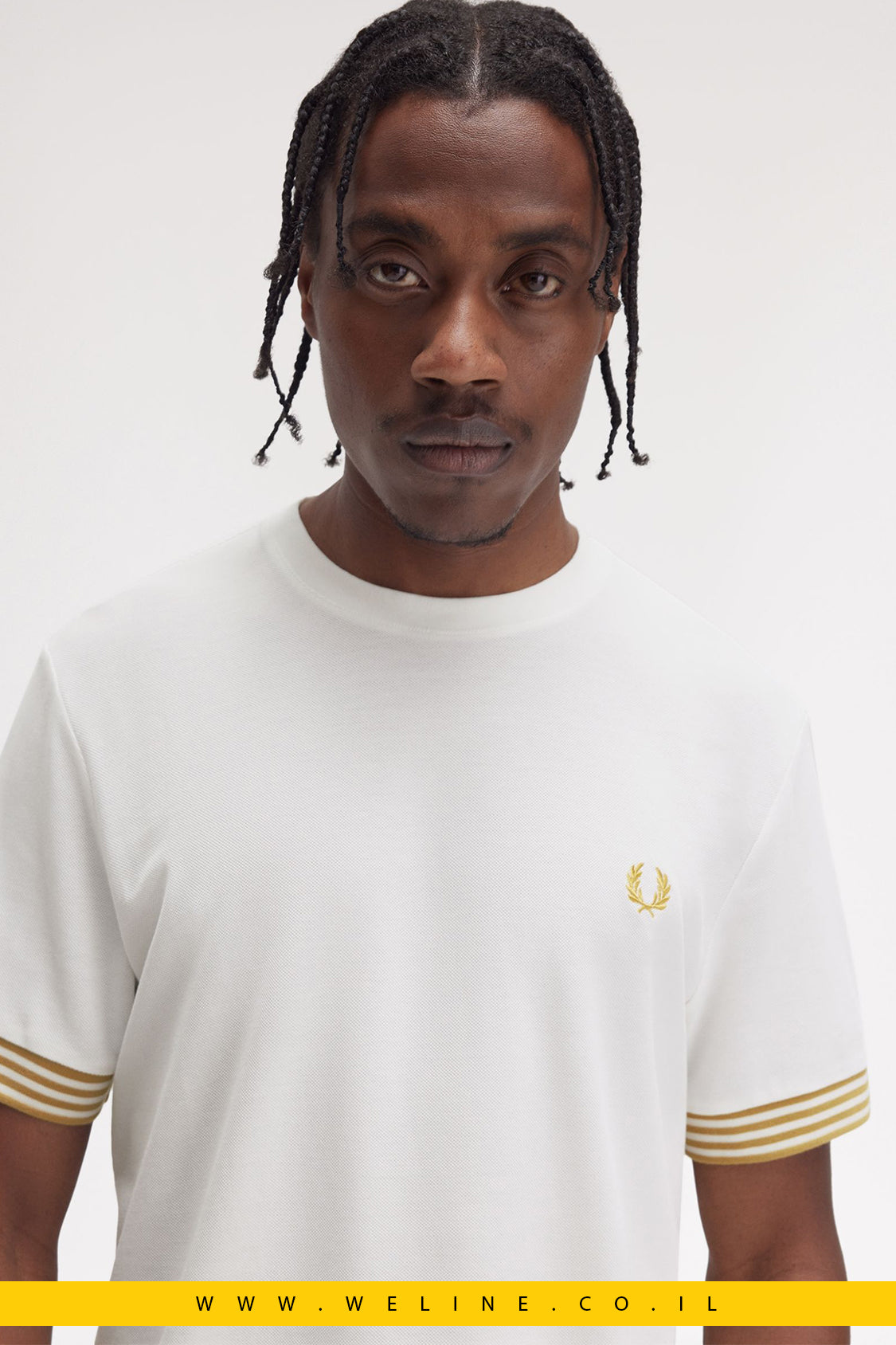 חולצת טי לנשים עם גימור פסים על השרוולים - Fred Perry