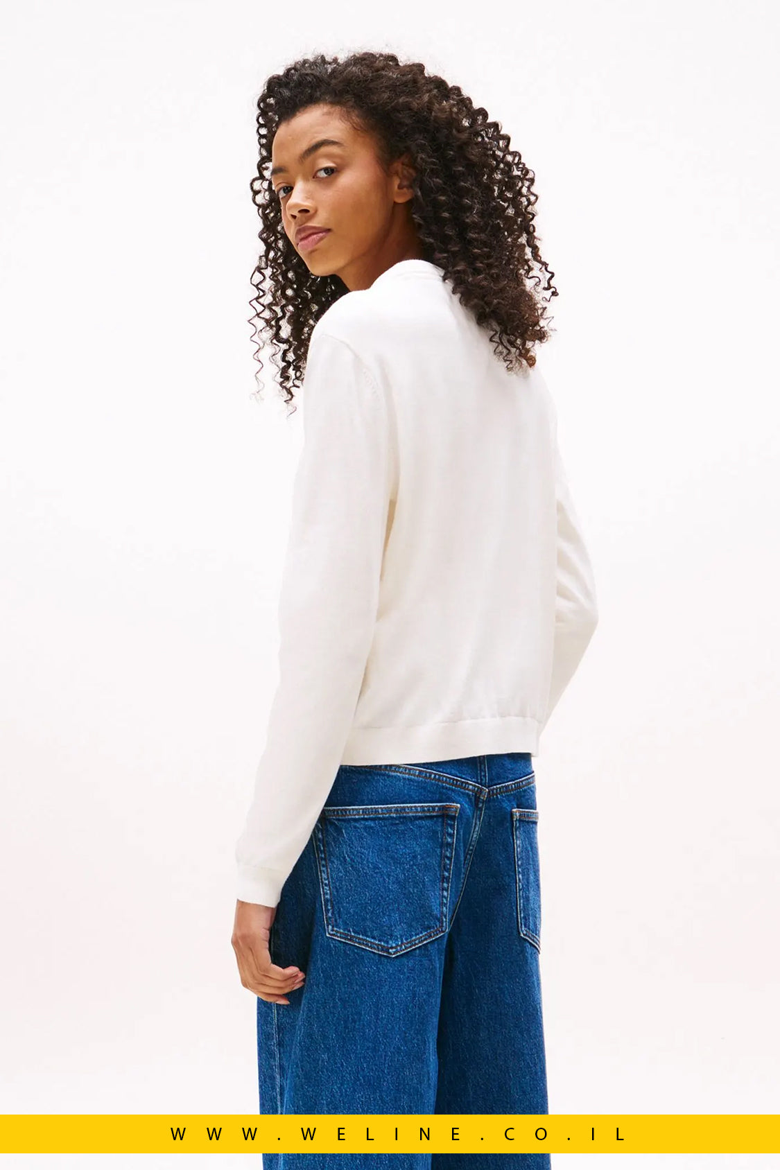 סוודר נשים עם דגל רקום וצווארון קלאסי – Tommy Jeans