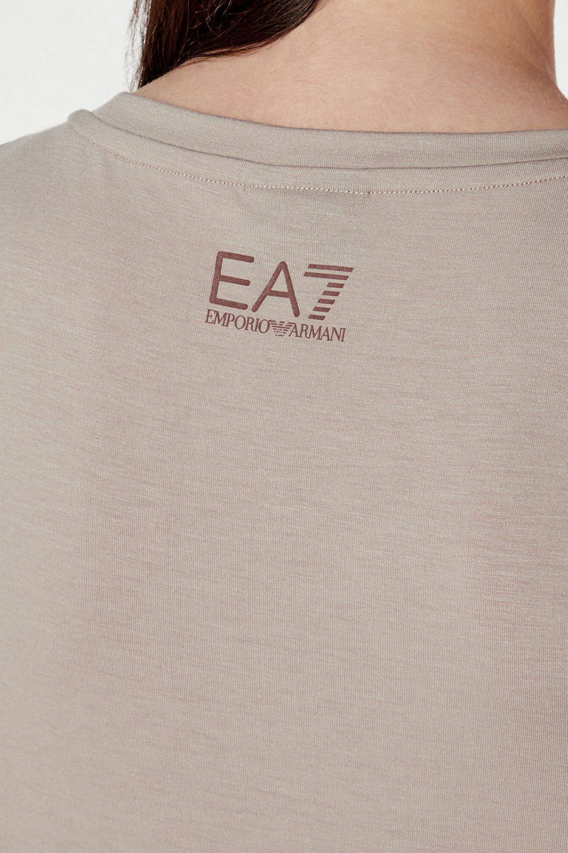 חולצת T צמודה Slim Fit מבית EA7