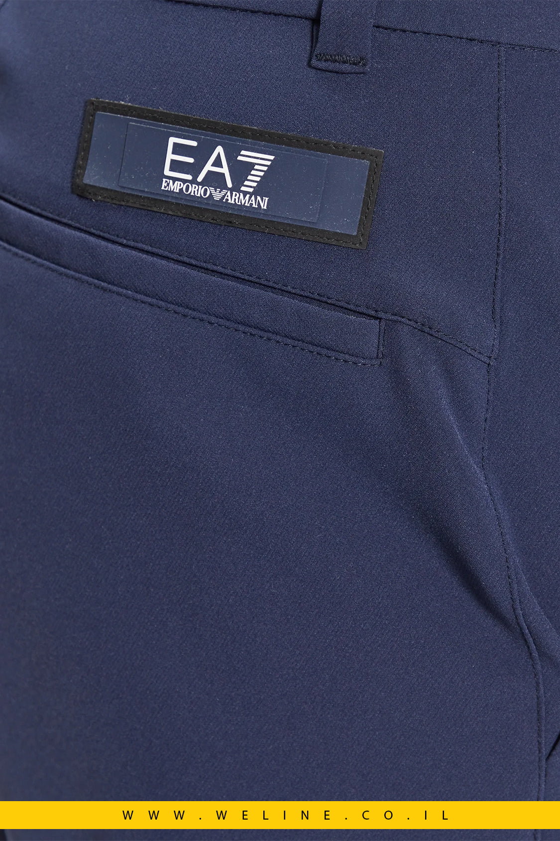 מכנסיים קצרים ספורטיביים לגברים מבית EA7 Emporio Armani