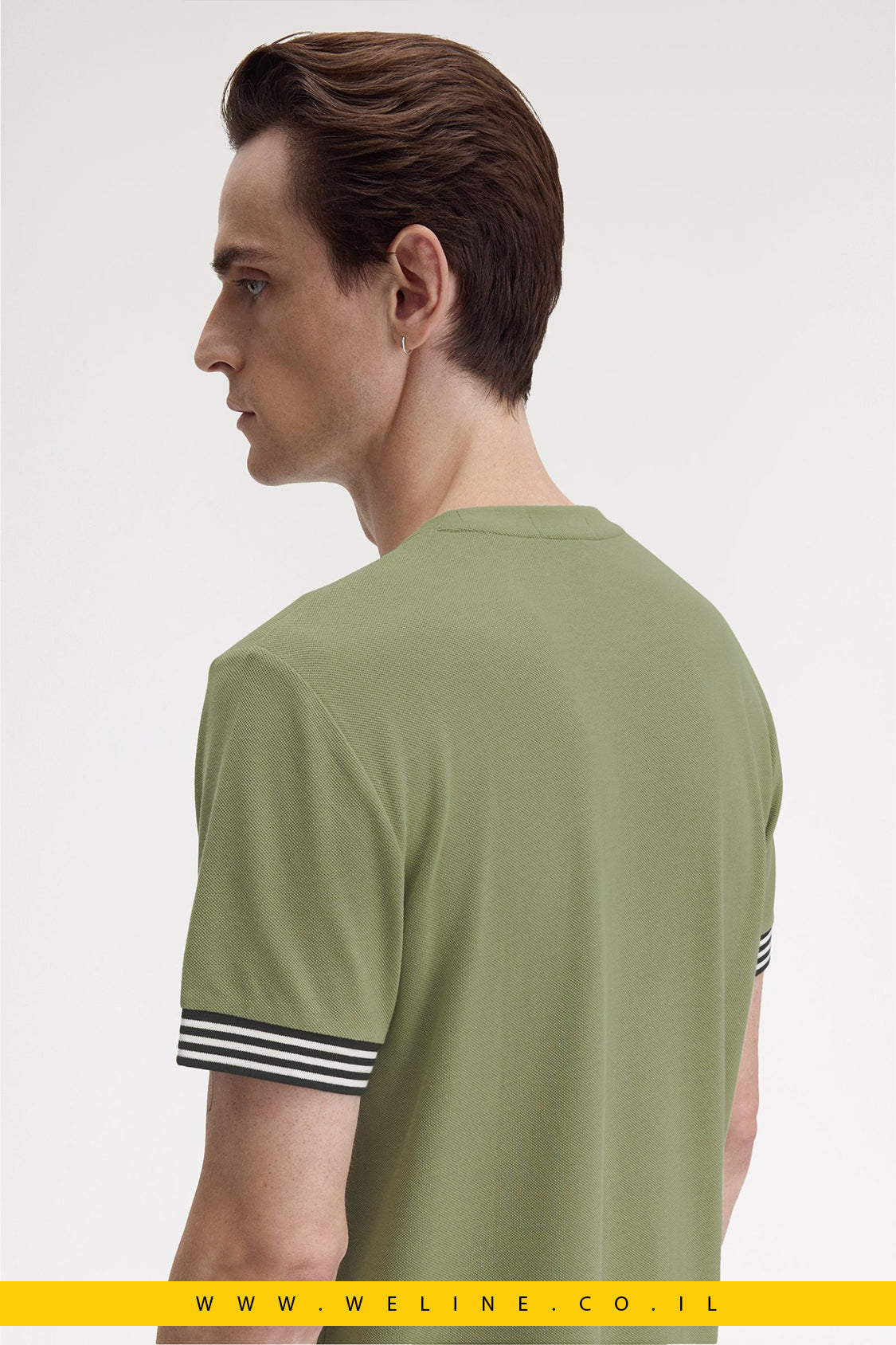 חולצת טי עם עיטורי פסים בשרוול – בצבע Olive Mint | Fred Perry