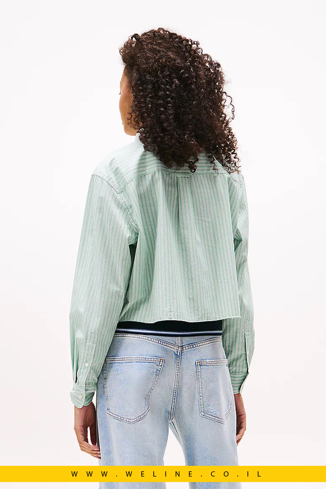 חולצת נשים Tommy Jeans Cropped עם רקמת סמל – כותנה