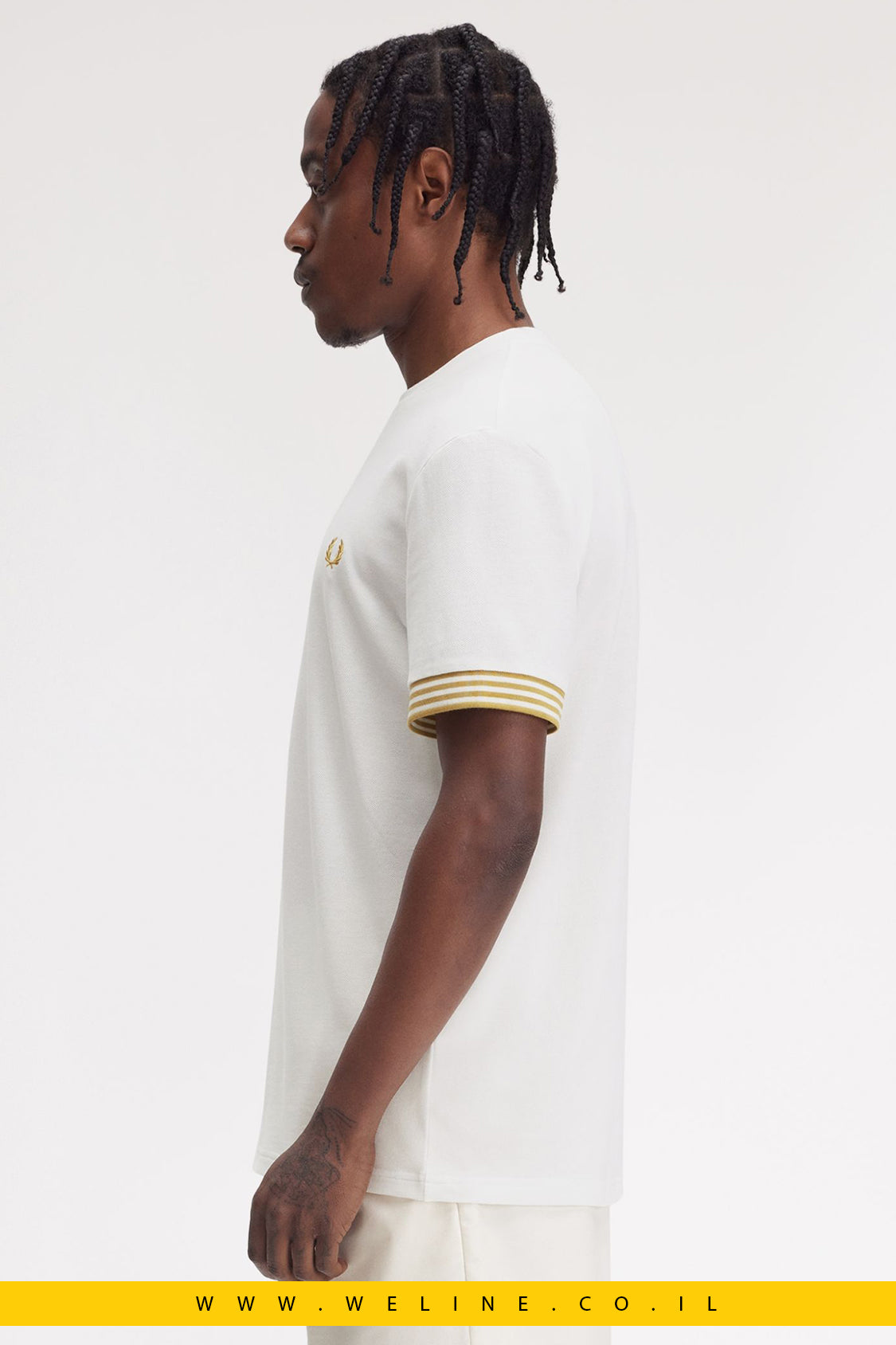 חולצת טי לנשים עם גימור פסים על השרוולים - Fred Perry