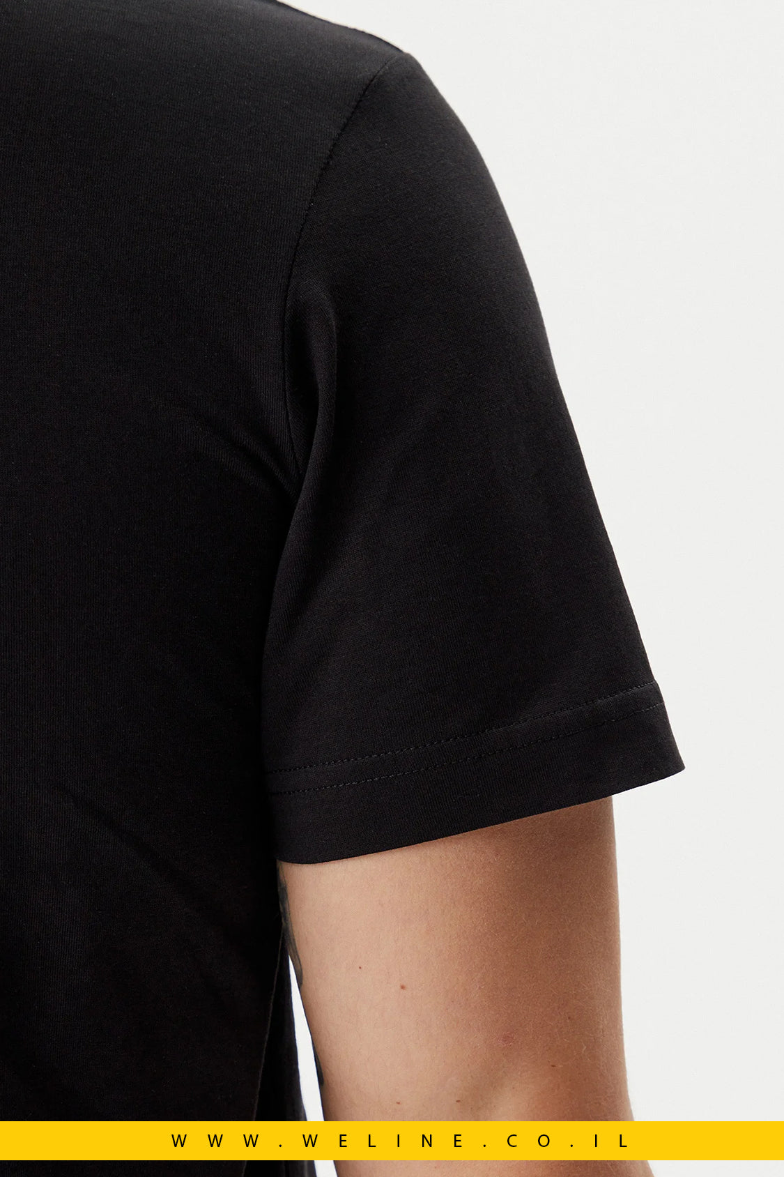 חולצת טי לגברים Calvin Klein Jeans – דגם Brush Stroke בצבע שחור