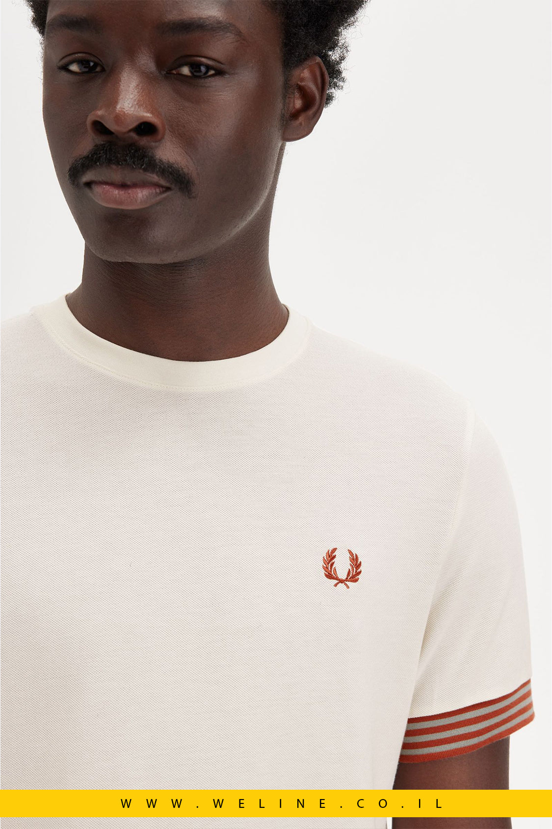 חולצת טי לגברים עם פסי קצה – Fred Perry