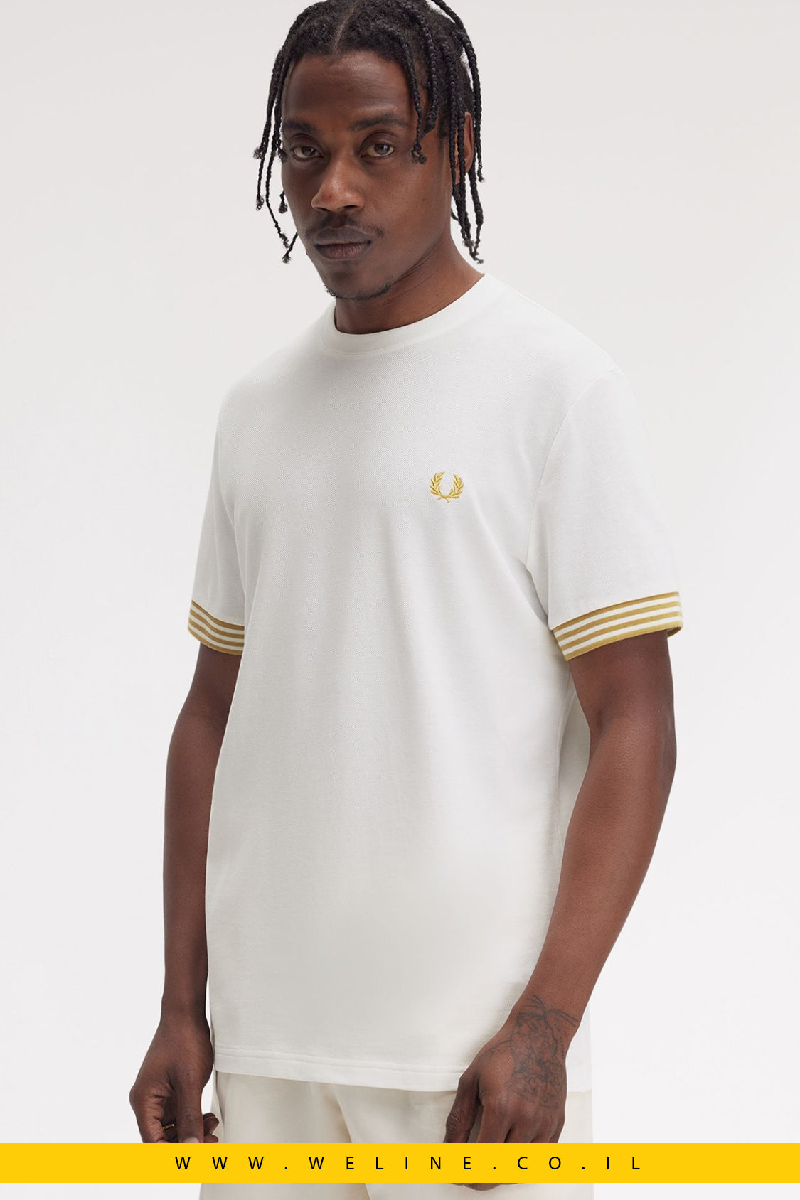 חולצת טי לנשים עם גימור פסים על השרוולים - Fred Perry