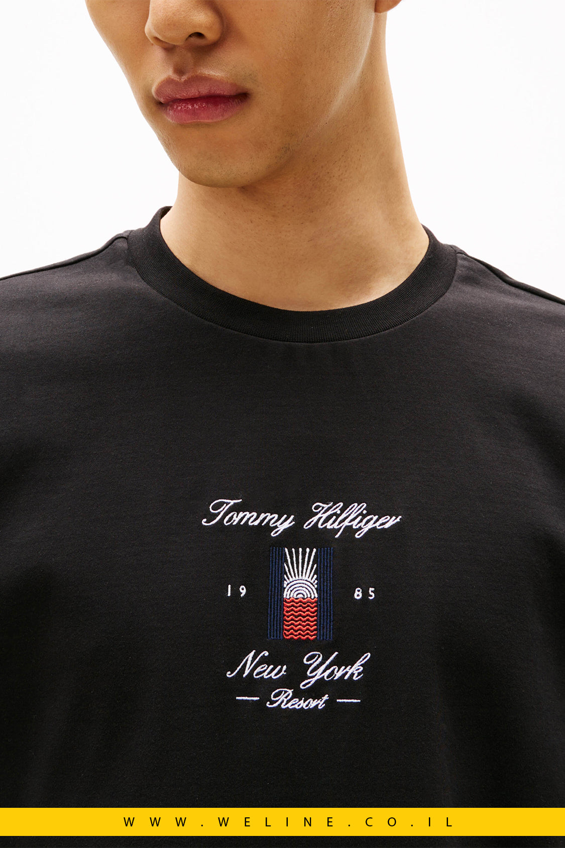 חולצת T לגברים עם לוגו דגל Tommy Hilfiger