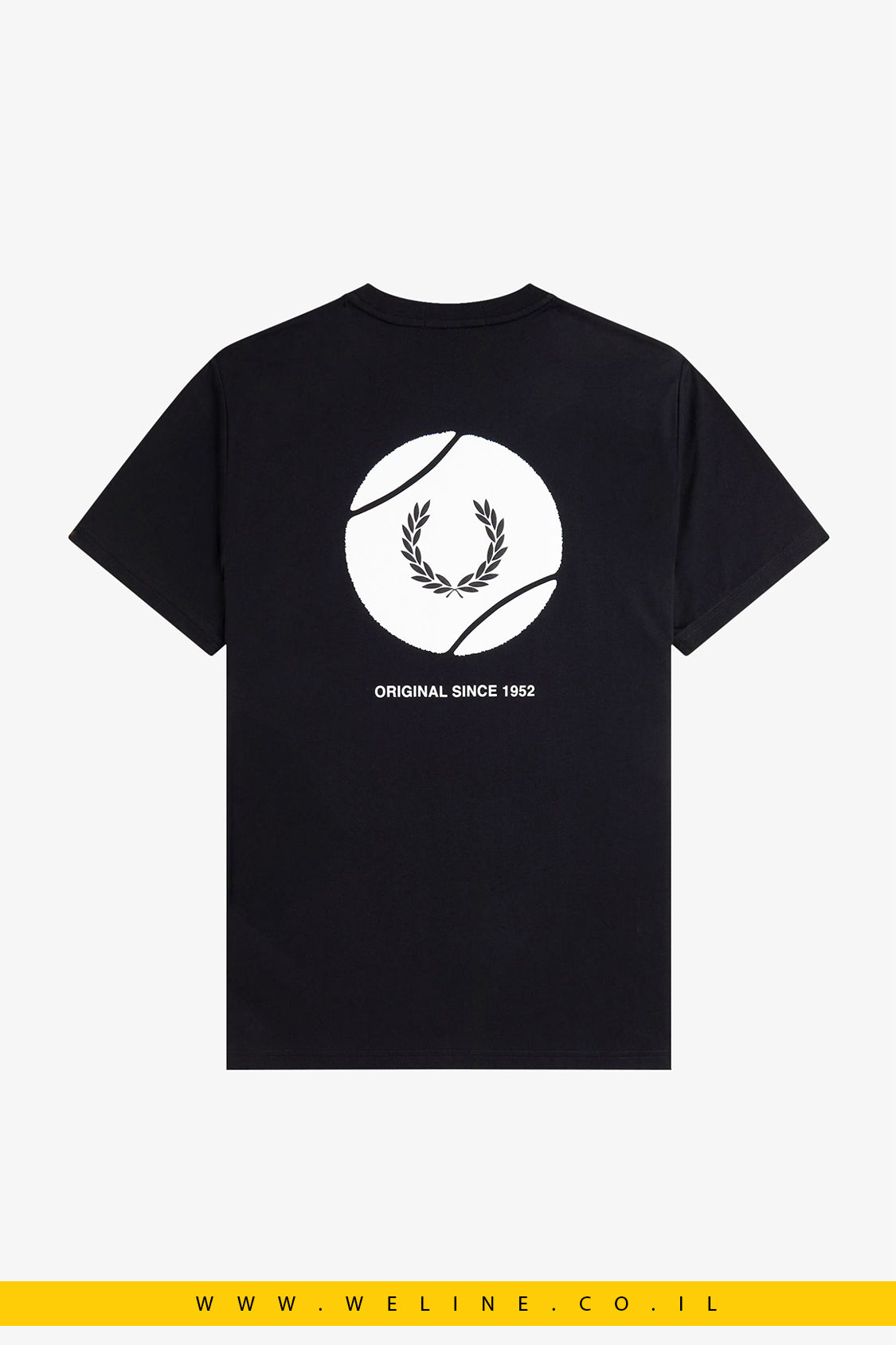 חולצת טי שחורה עם גרפיקה בהשראת טניס – Fred Perry