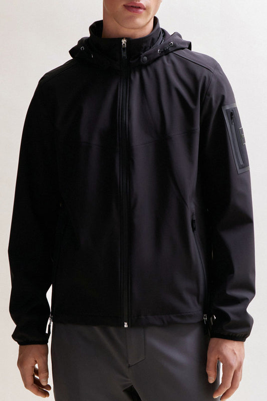 ג'קט דוחה מים בהתאמה רגילה עם ברדס נשלף