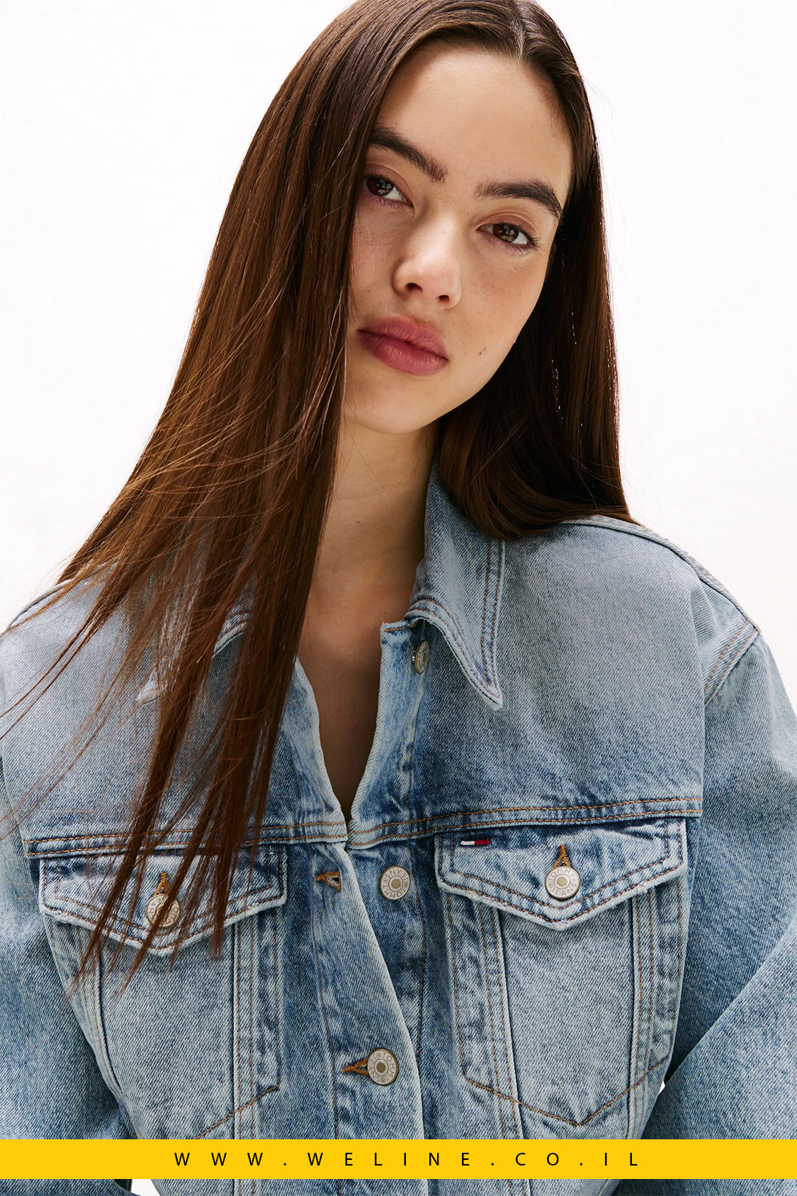 ג׳קט ג׳ינס נשים Tommy Jeans – Cropped Oversized עם לוגו אחורי גדול