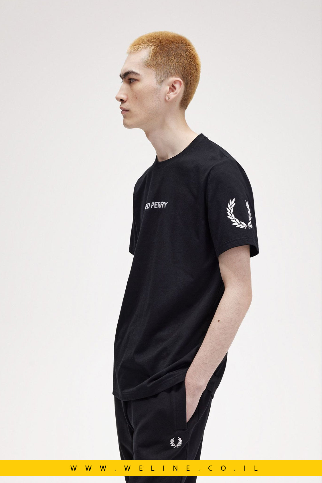 חולצת גרפיקה עם לוגו כפול | Double Branded Graphic T-Shirt