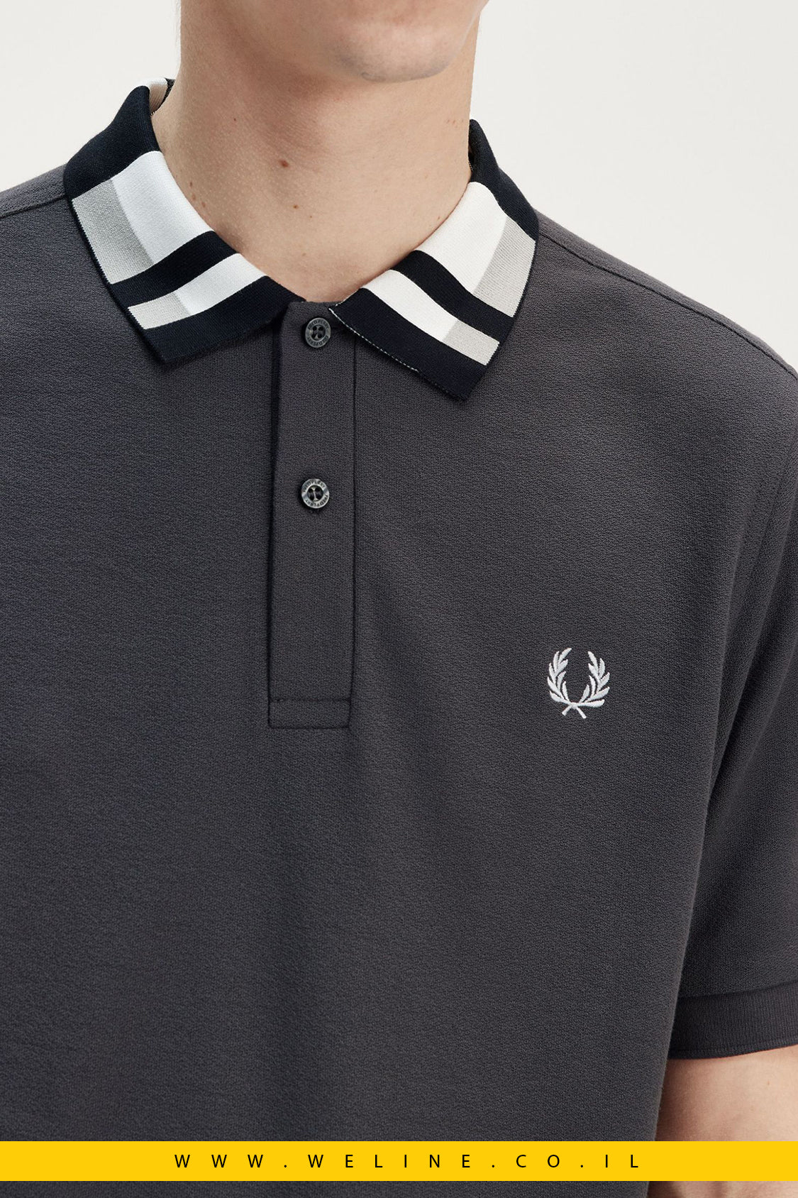 חולצת פולו לגברים עם צווארון דוגמת לוח שחמט – Fred Perry