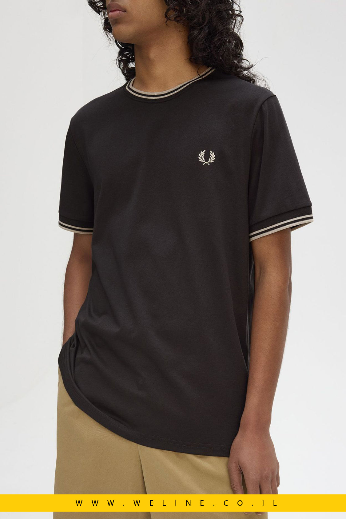 חולצת טי לגברים עם פס כפול – Fred Perry