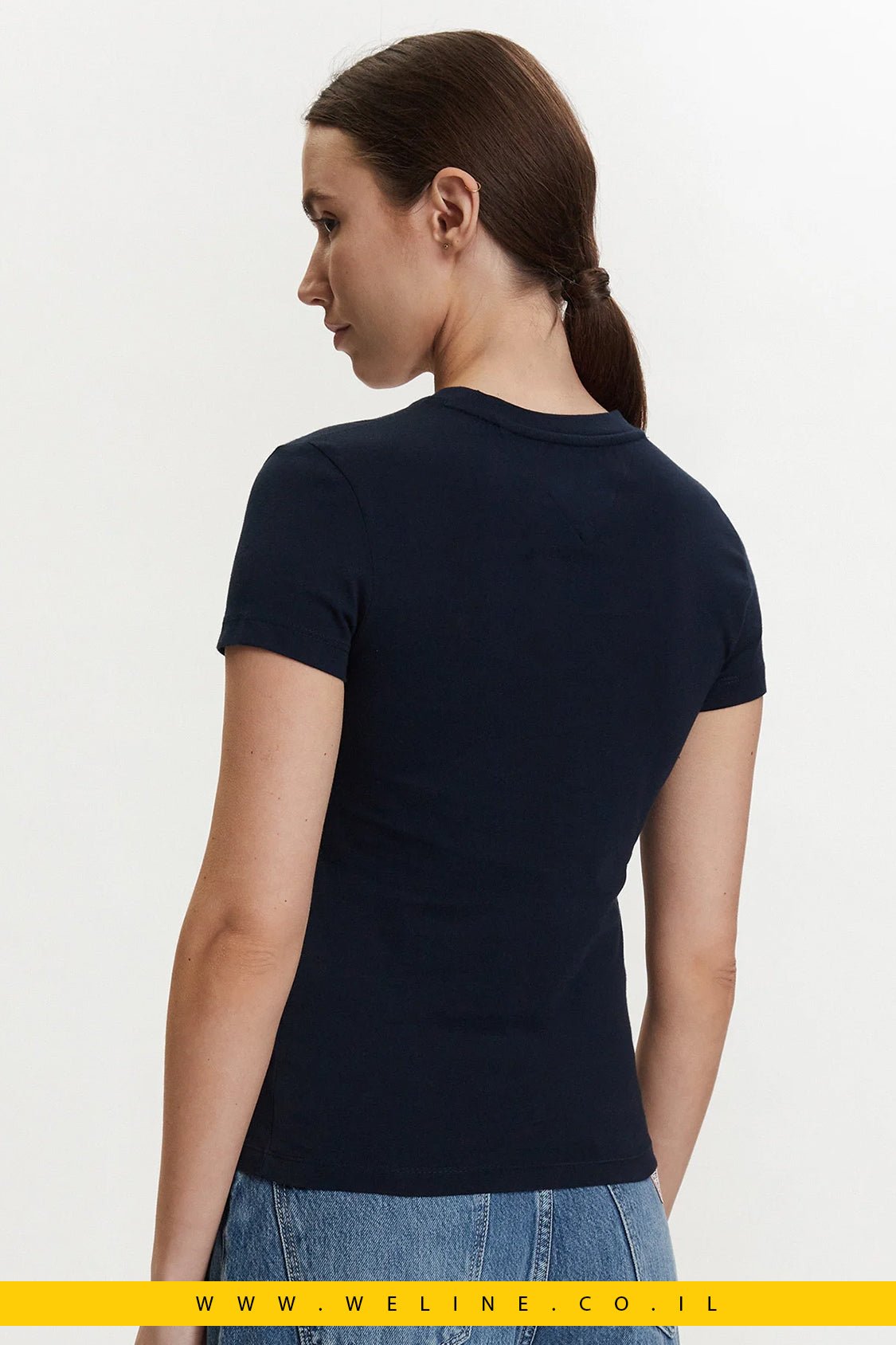 חולצת טי נשים Tommy Jeans Slim עם Wavy Flag – צבע כחול כהה - WELINE.CO.IL