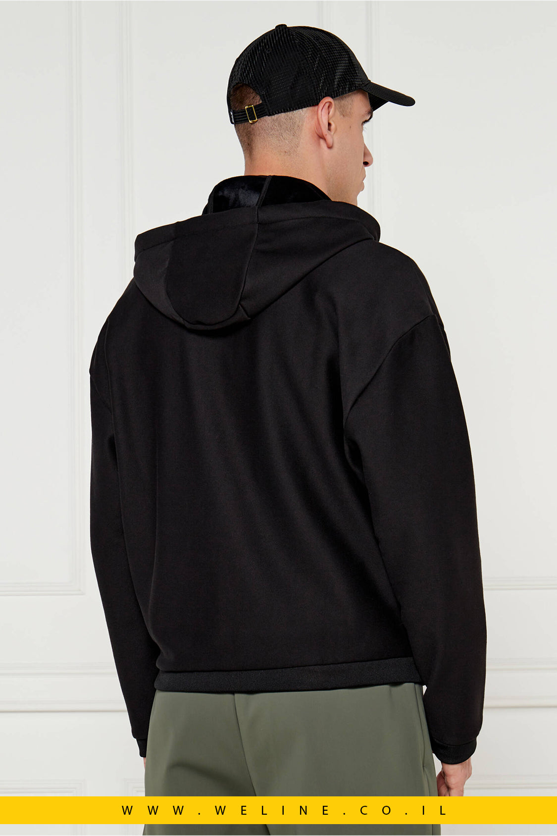 סווטשירט לגברים EA7 Emporio Armani Regular Fit בצבע שחור