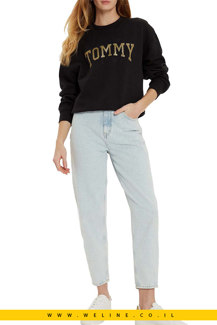 סווטשירט Tommy Jeans Nw Bxy Glitter Varsity Crew בצבע שחור