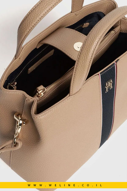 תיק סאצ'ל לנשים עם מונוגרמה TH מבית Tommy Hilfiger