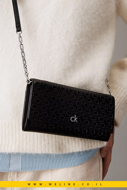 תיק ארנק קרוסבודי לנשים Calvin Klein Logo Crossbody Wallet Bag בצבע שחור