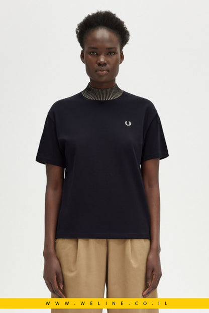 חולצת נשים שחורה עם צווארון גבוה מבד ריב – Fred Perry
