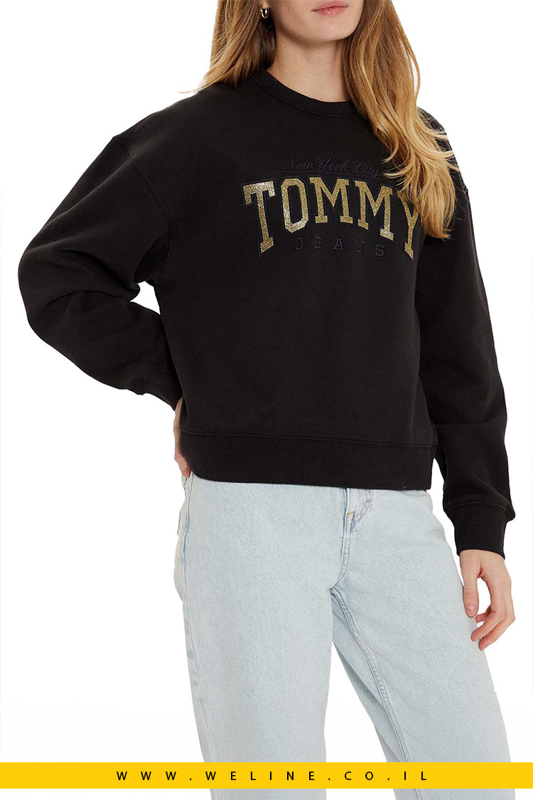 סווטשירט Tommy Jeans Nw Bxy Glitter Varsity Crew בצבע שחור