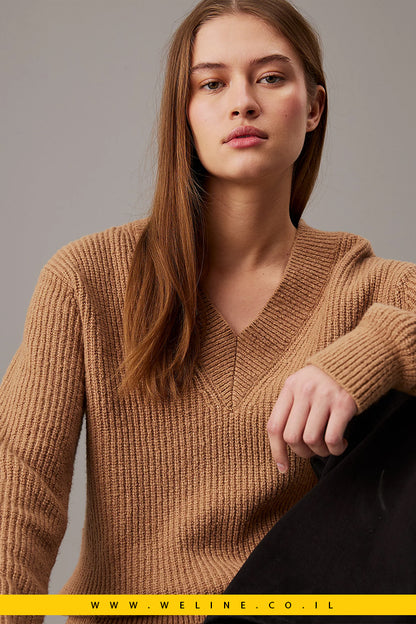 סוודר Calvin Klein לנשים - Boucle Ribbed V-neck