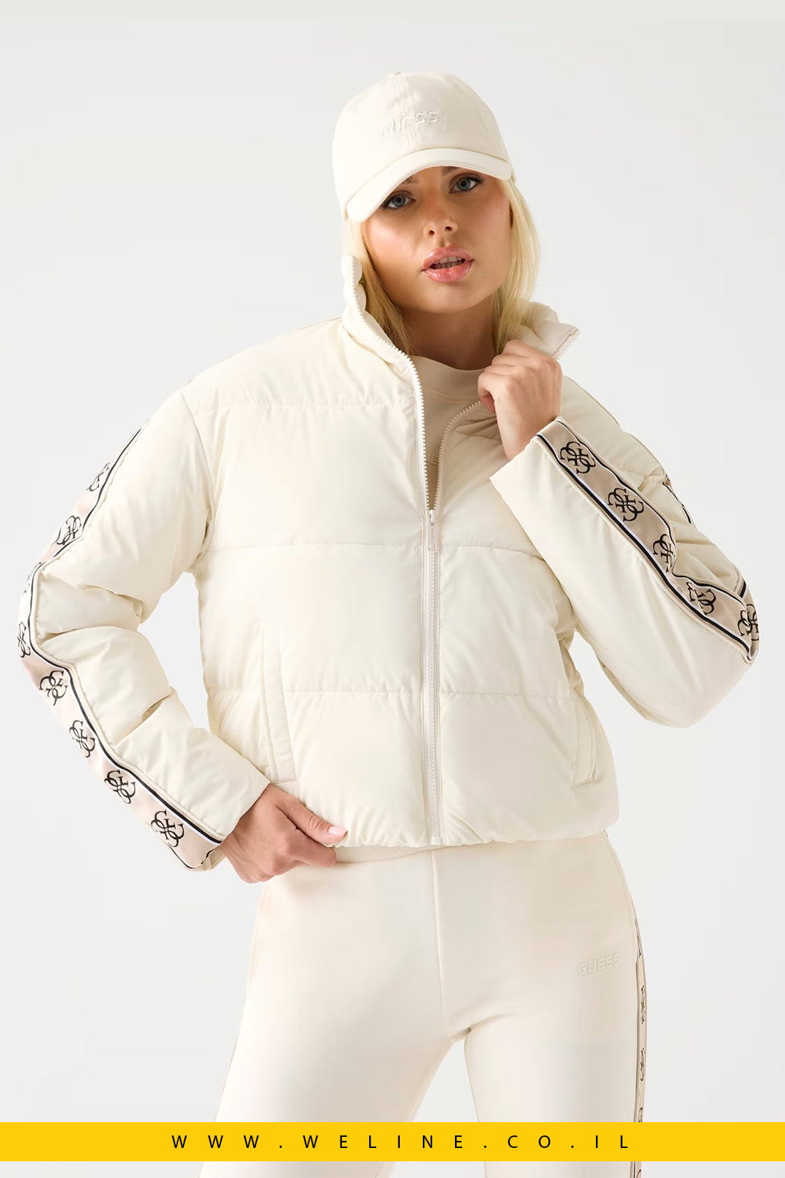 Guess – מעיל Puffer קרם עם צווארון גבוה