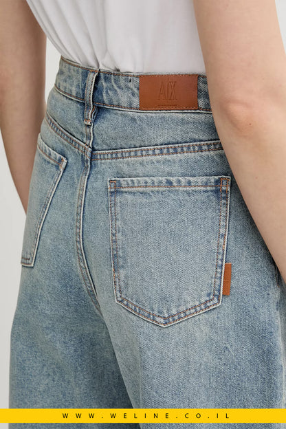 ג׳ינס נשים בגזרה גבוהה ונינוחה מבית Armani Exchange