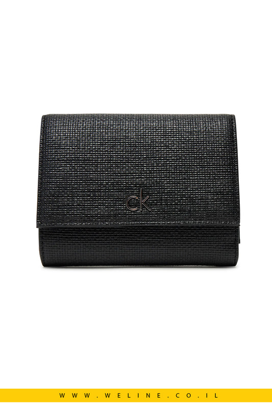 Calvin Klein – ארנק נשים קטן דגם Daily Trifold בצבע שחור