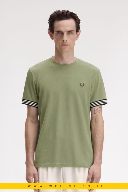 חולצת טי עם עיטורי פסים בשרוול – בצבע Olive Mint | Fred Perry
