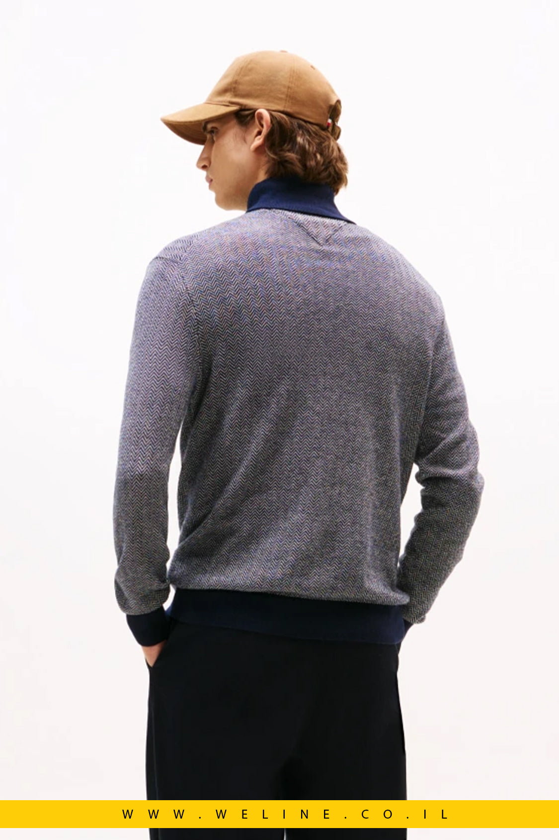 Tommy Hilfiger Pima Cotton Turtleneck Sweater – סוודר גולף לגברים בדוגמת הרינגבון בצבע Desert Sky / Ivory Petal