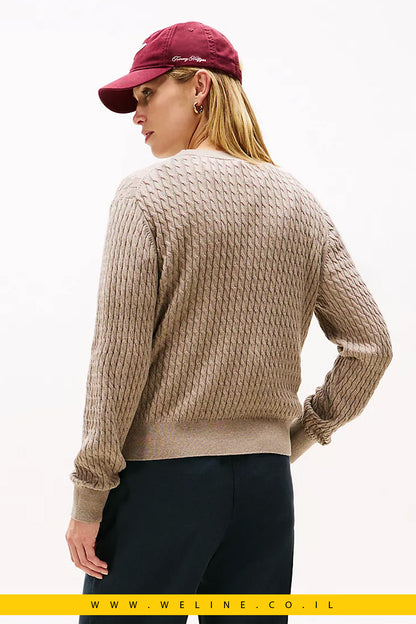 סוודר סריג נשים Tommy Hilfiger – דגם Cable Knit קלאסי בצבע טאופ