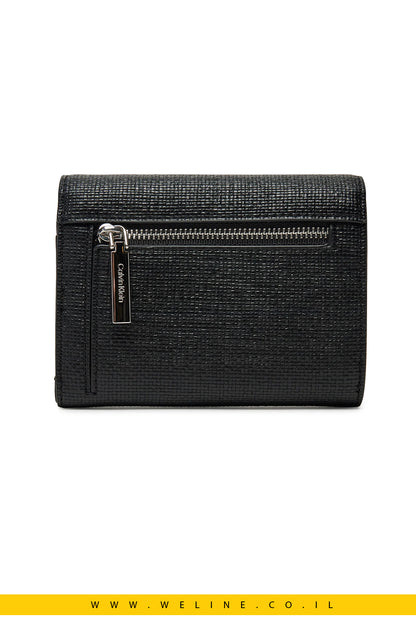 Calvin Klein – ארנק נשים קטן דגם Daily Trifold בצבע שחור