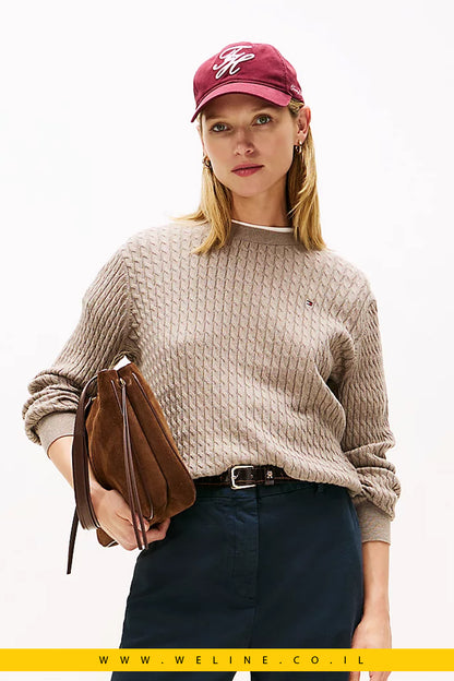 סוודר סריג נשים Tommy Hilfiger – דגם Cable Knit קלאסי בצבע טאופ