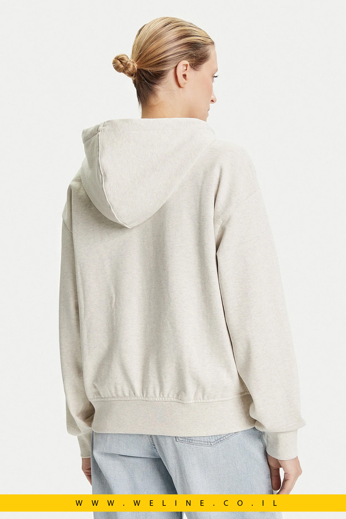 קפוצ'ון נשים Calvin Klein Jeans – דגם Monologo בצבע בז' מלנז' עם רוכסן