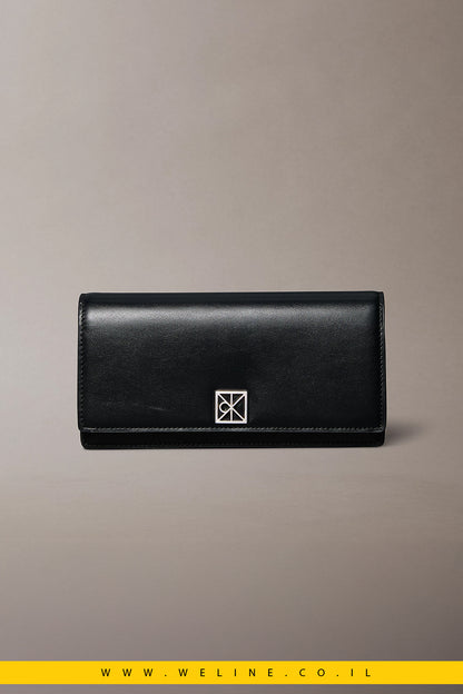 ארנק עור לנשים – Calvin Klein – Monogram Logo Emblem Bifold Wallet